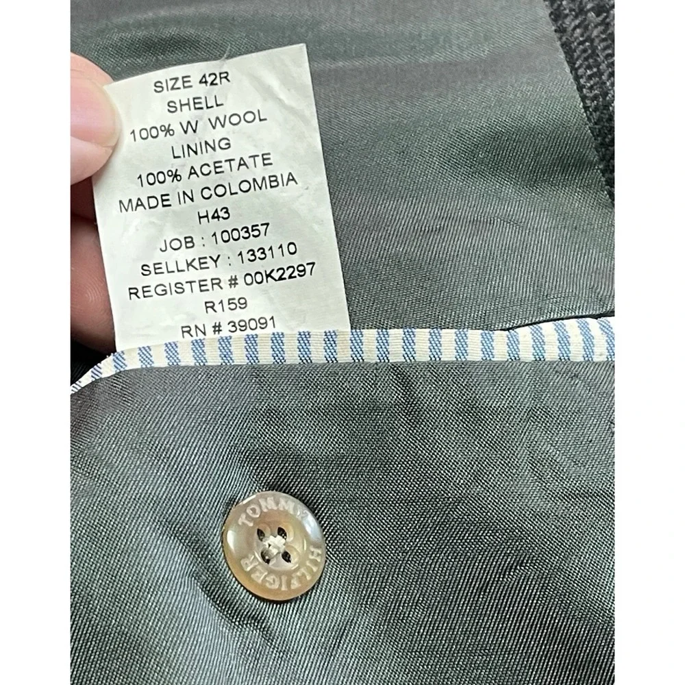 Tommy Hilfiger Men's 42R Gray Plaid 2 Button Wool Blazer‎ R159 RN39091